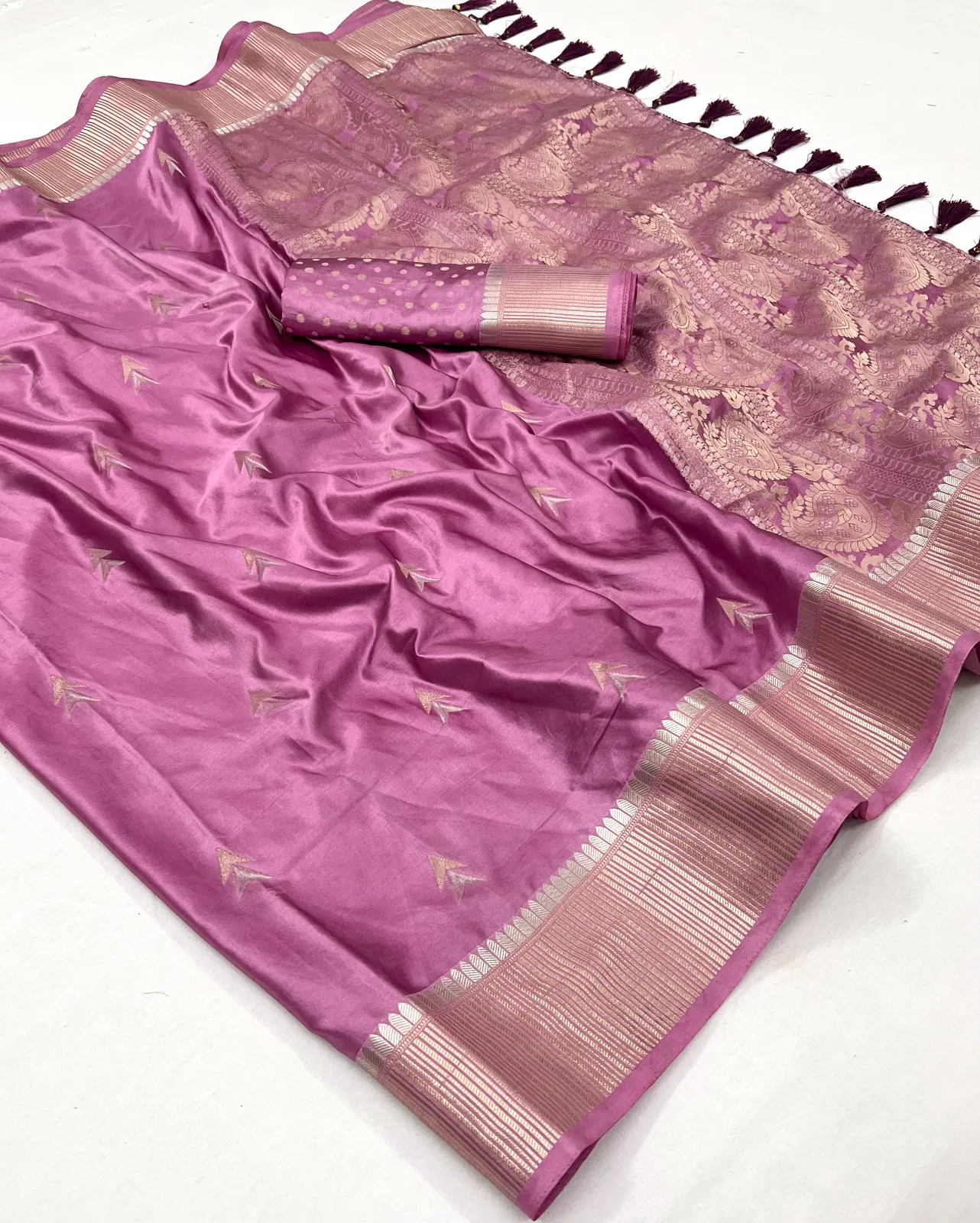 SRC Sartin Silk Weaving Non Catalog Designer Sarees Wholesale Shop In Surat